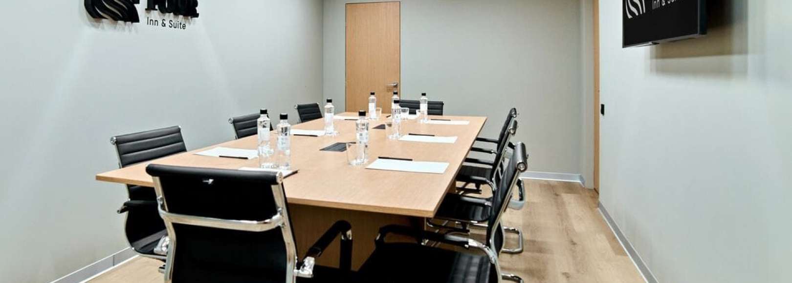 Фотография комнаты для переговоров Север