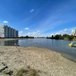 Фотография квартиры Квартира 4-х комнатная на 10-х у пляжа с озером