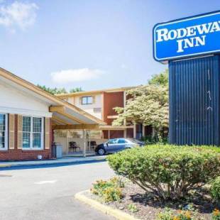 Фотографии гостиницы 
            Rodeway Inn Huntington Station - Melville