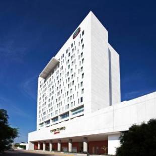 Фотографии гостиницы 
            Courtyard by Marriott Leon at The Poliforum