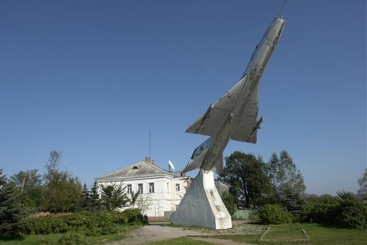 Фотографии памятника 
            Самолет-памятник СУ-9