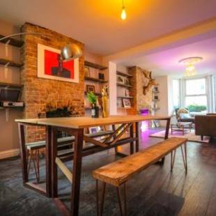 Фотографии гостевого дома
Eclectic seaside 4 bedroom artists residence