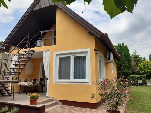 Фотография гостевого дома Cs&M Vendégház Gyenesdiás