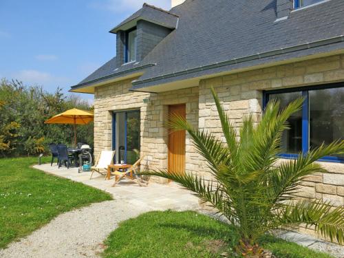 Фотография гостевого дома Holiday Home Golf de Bretagne - RHU354