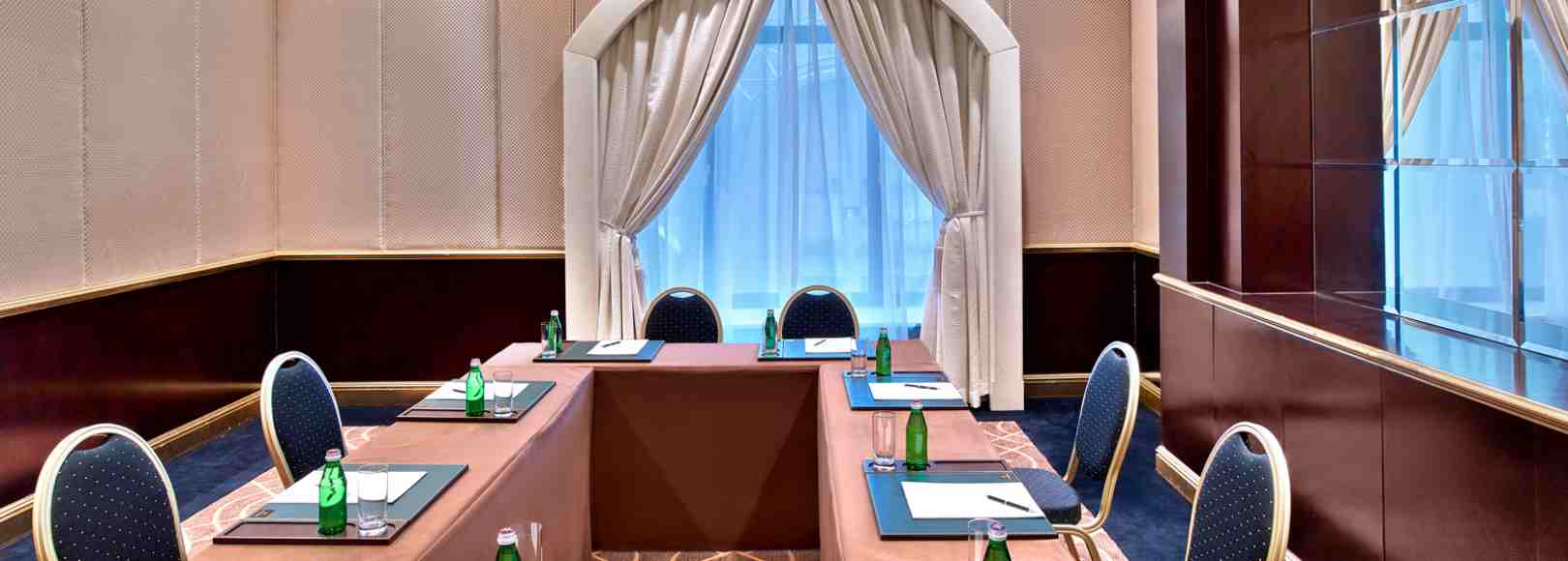 Фотография конференц-зала Врубель