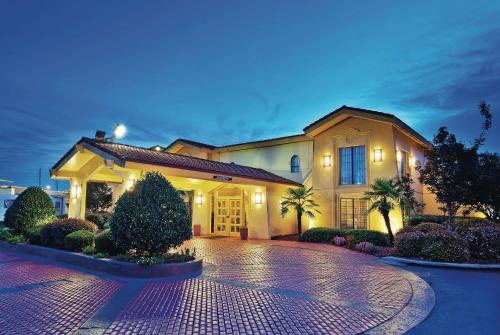 Фотография гостиницы Howard Johnson by Wyndham Columbus Fort Benning