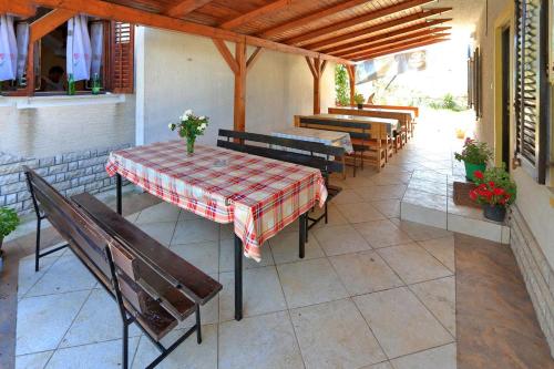 Фотография гостевого дома Apartments with a parking space Bibinje, Zadar - 6160