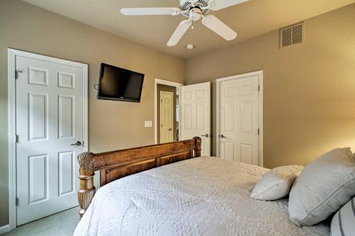 Фотография гостевого дома Waterfront Lake Ozark Condo with Deck and Pools