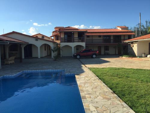 Фотография гостевого дома Black Point Beach Club