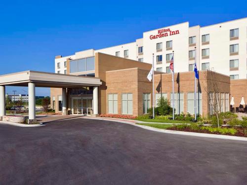 Фотография гостиницы Hilton Garden Inn Lake Forest Mettawa