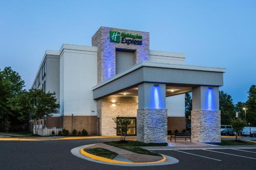 Фотография гостиницы Holiday Inn Express - Lorton, an IHG Hotel