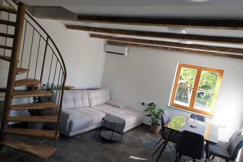 Фотография гостевого дома Secluded cottage in an orchard, island Pasman