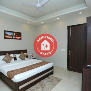 Фотография гостиницы Capital O 17150 Hotel Silver Royal