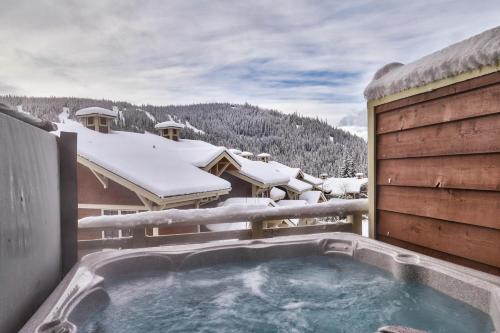 Фотография гостевого дома Stones Throw #56 By Bear Country