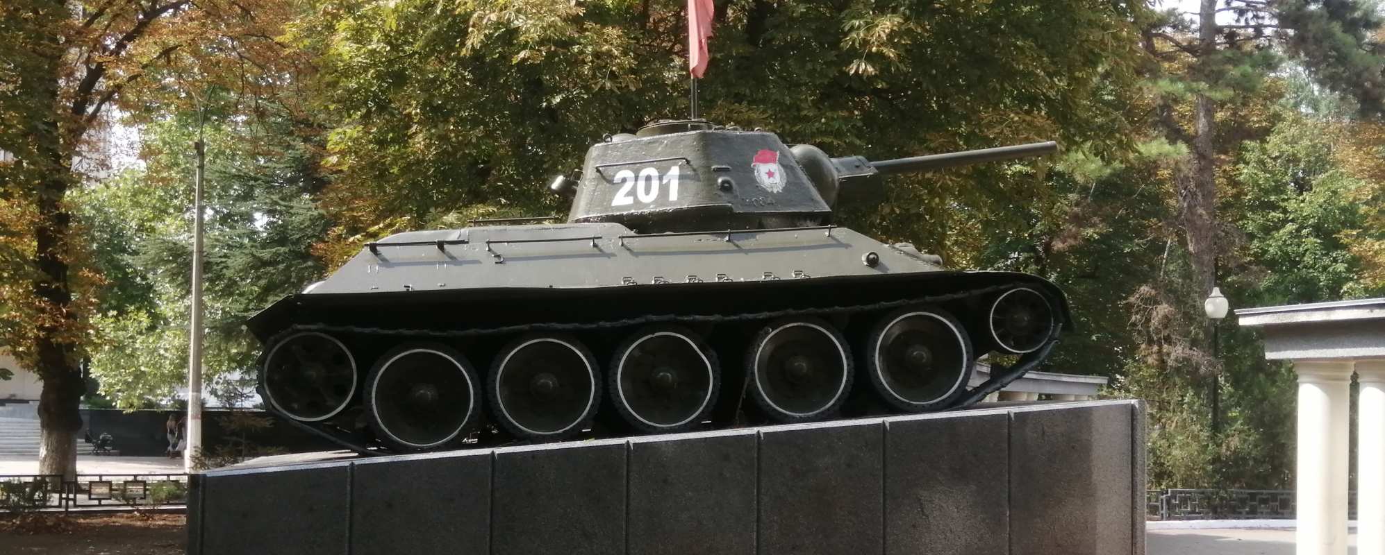 Памятник огнемётный танк ОТ-76