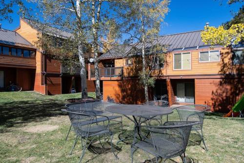 Фотография гостевого дома Pitkin Outpost