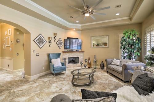 Фотография гостевого дома Lake Havasu City Home with Private Pool and Basketball!