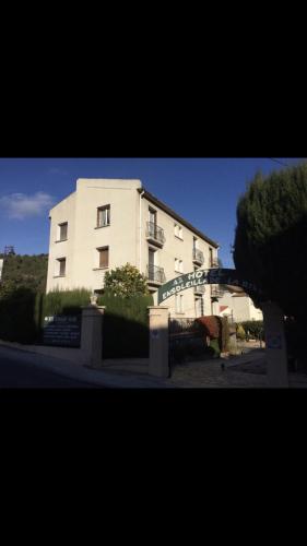 Фотография гостиницы Hébergements à La Rive, ouverts tous les jours, depuis 29 ans, jusqu'à 20h00 dernier délai maximum ! Réserver ici svp ! Merci ! Aucun règlement à distance accepté, Paiement par CB, Espèces, Chèque ou Chèques-Vacances impérativement à la remise des clefs !