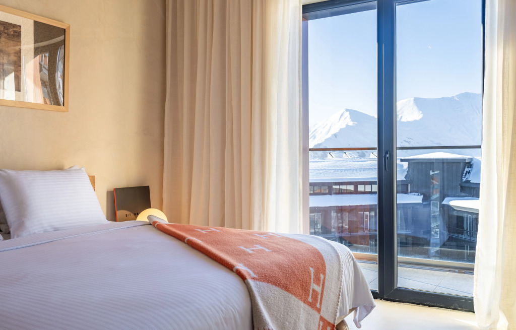 Фотография квартиры Апартаменты Просторные апартаменты с 2 спальнями и 2 ванными в здании NEO ski-in/ski-out Новый Гудаури