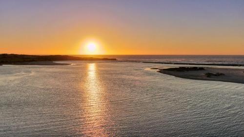 Фотография гостевого дома API Pelican Beach Front Apartments Kalbarri