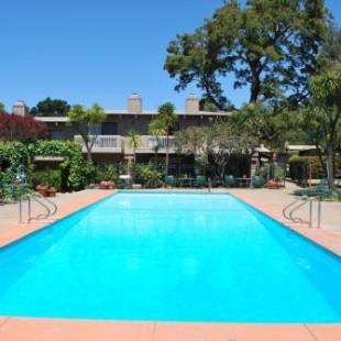 Фотографии гостиницы
Carmel Valley Lodge