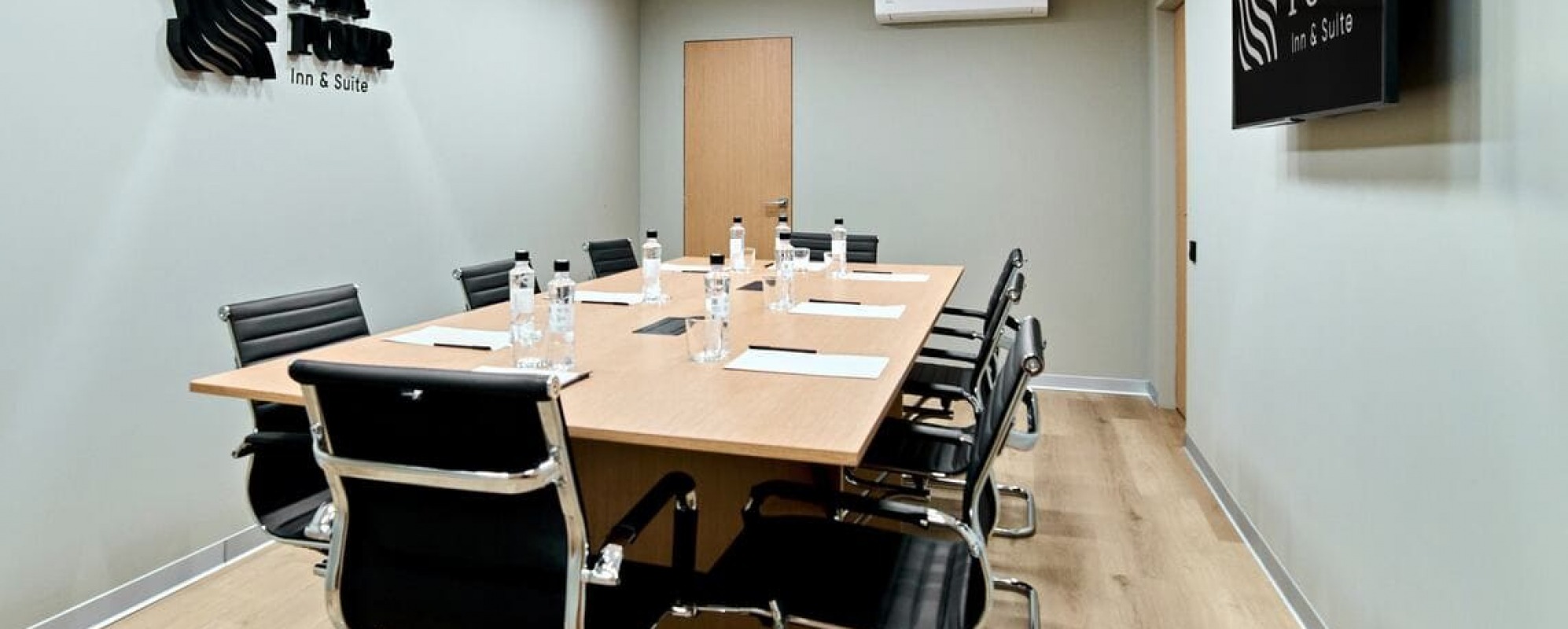 Фотографии комнаты для переговоров Север