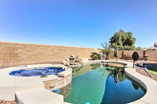Фотографии гостевого дома 
            Maricopa House with Pool, Hot Tub, and Putting Green!