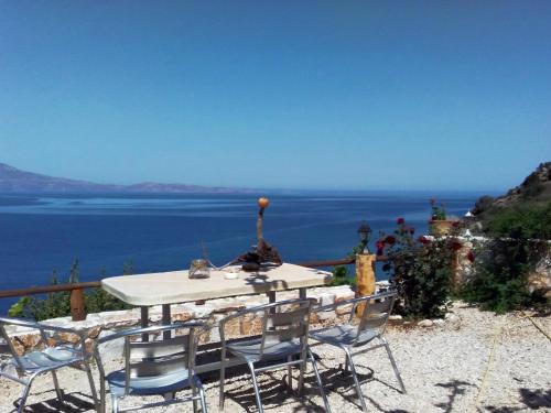 Фотография гостевого дома 2 annexed houses -Private place to swim-large terrace- Unlimited view