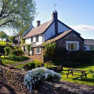 Фотографии гостиницы 
            The Greyhound Inn and Hotel