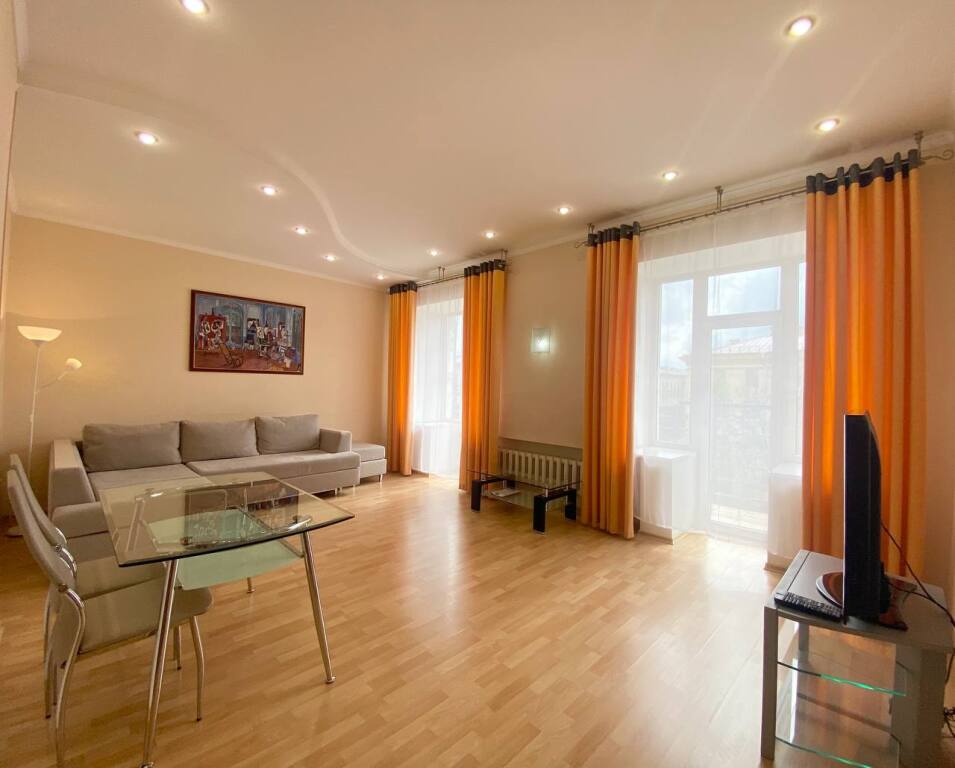 Фотография квартиры Апартаменты 3-комнатные HomeApart К.Маркса, 25