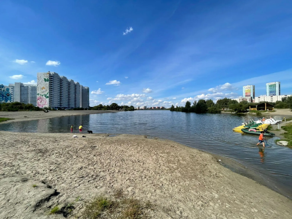 Фотография квартиры Квартира 4-х комнатная на 10-х у пляжа с озером