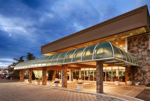 Фотографии гостиницы 
            SureStay Plus Hotel by Best Western Brandywine Valley