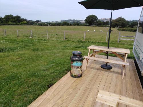 Фотографии кемпинга
Camping Shabby Chic Caravan - Pen Cefn Farm Holiday