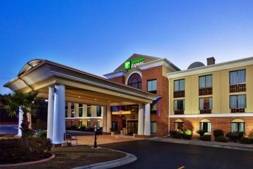 Фотография гостиницы Holiday Inn Express Hotel & Suites Hinesville, an IHG Hotel