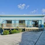 Фотография гостевого дома The Blue Cottage with WiFi- Waipu Holiday Home