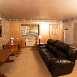 Фотографии мотеля
Blue Spruce Motel