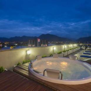 Фотографии гостиницы 
            Hampton By Hilton Yopal