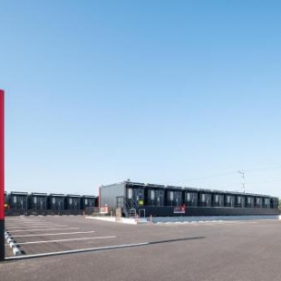 Фотография гостиницы HOTEL R9 The Yard Ami