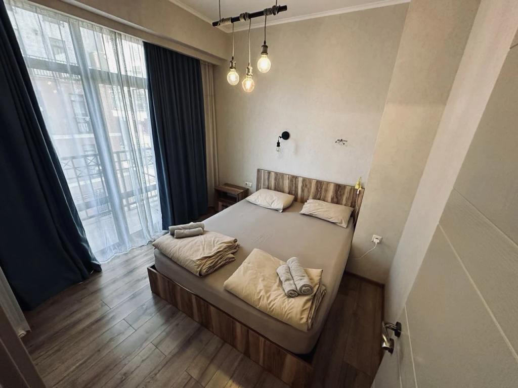 Фотография квартиры Апартаменты в центре Тбилиси на 2-6 гостей с 2 изолированными спальнями , кухней-гостиной и балконом