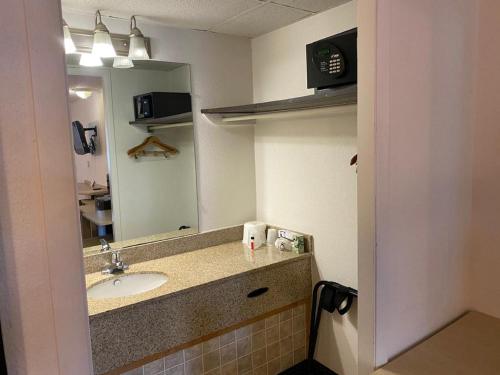 Фотографии мотеля
FairBridge Inn Express London