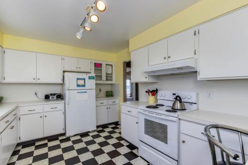 Фотография гостевого дома Spindrift Oceanfront Home