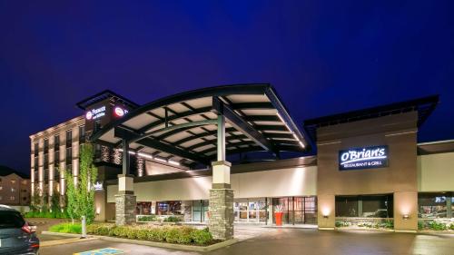 Фотография гостиницы Best Western Premier Denham Inn & Suites