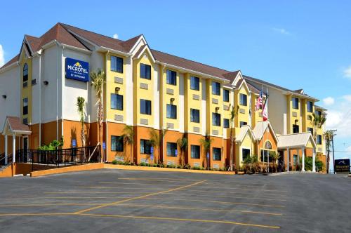 Фотография гостиницы Microtel Inn & Suites by Wyndham New Braunfels I-35