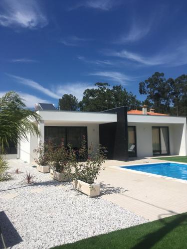 Фотография гостевого дома Meirinha House