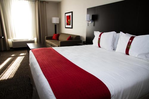 Фотография гостиницы Holiday Inn Hotel & Suites Red Deer, an IHG Hotel