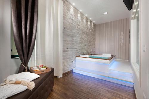 Фотографии мини отеля
Emma luxury room