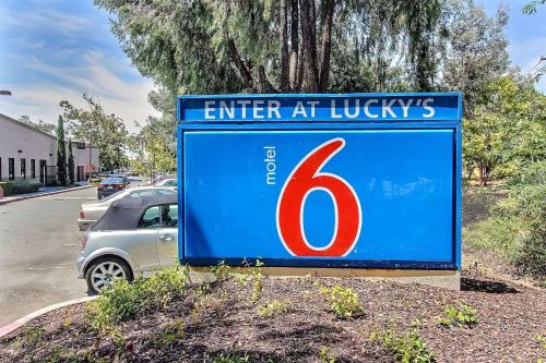 Фотография гостиницы Motel 6-Fremont, CA - North
