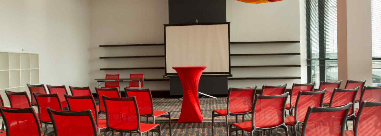 Фотография конференц-зала Янтарь