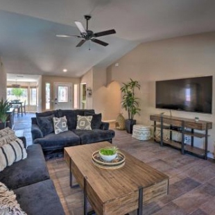 Фотография гостевого дома Desert Gem with Pool and BBQ, 5 Mi to Lake Havasu