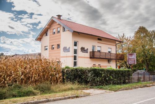 Фотографии гостевого дома 
            Rooms Vila Medena